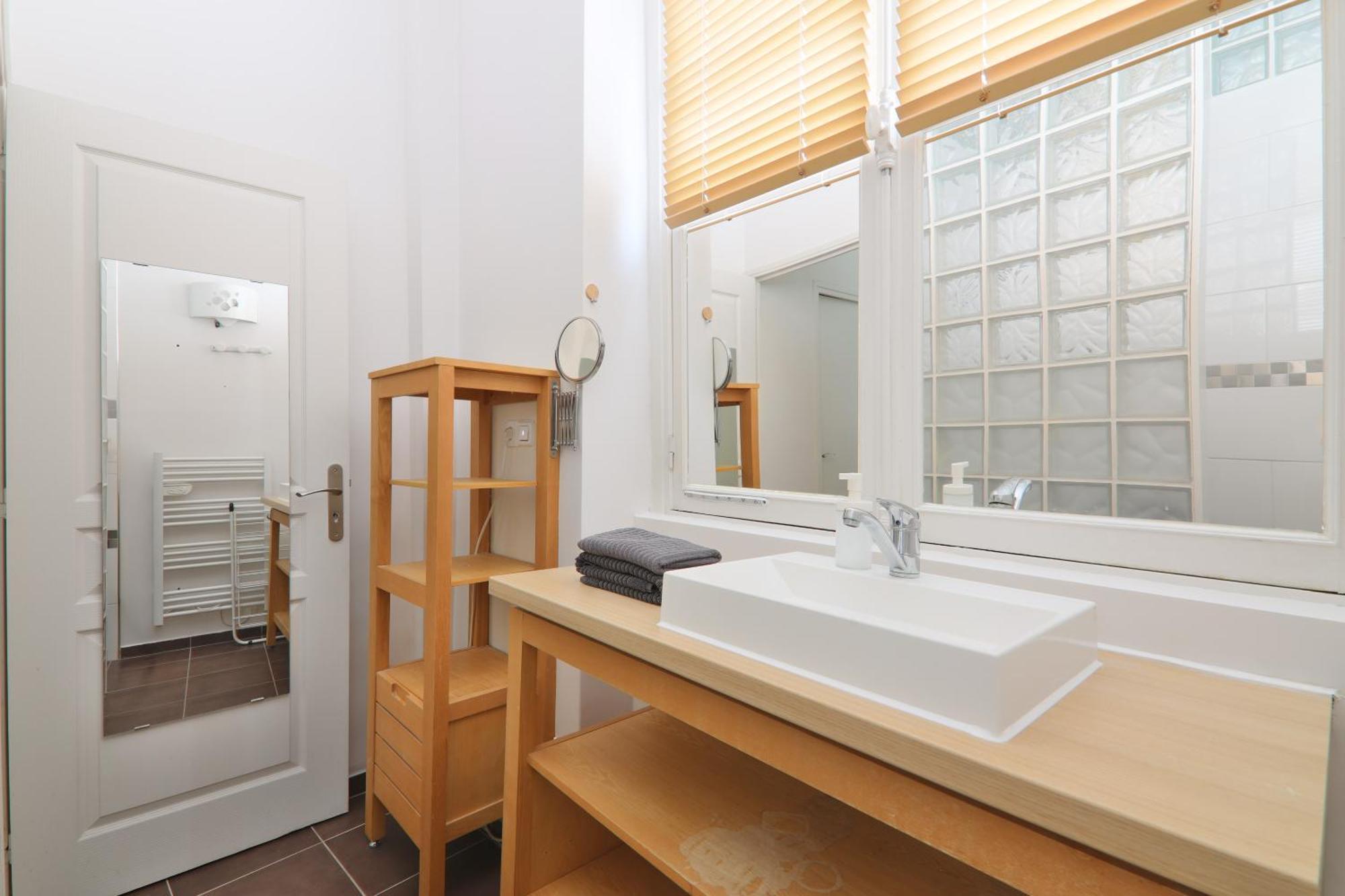 Quartier Place Des Vosges Apartment